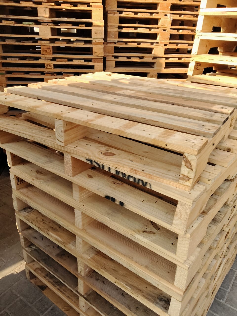 114 cm Γ 114 cm Industrial Pallet